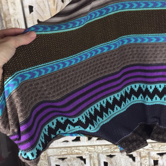 Peaches & Cream Aztec Stripe Cropped Sweater - Picture 5 of 5